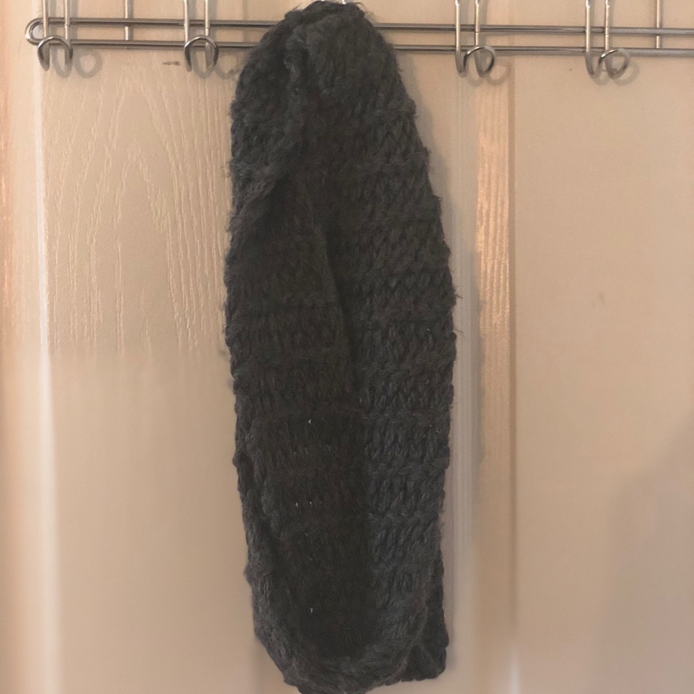 Double knot scarf